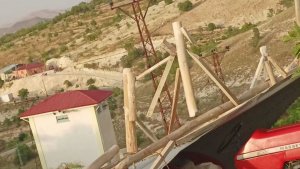 Elazığ'da fırtına evin çatısını uçurdu