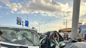 Ağrı'da iki otomobil çarpıştı: 5 yaralı