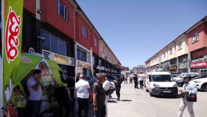 Erzurum'da Ücretsiz Açık Oto Pazarı'na yoğun ilgi