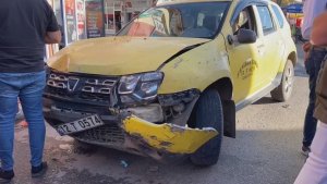 Bingöl'de ticari taksinin çarptığı 2 yaya yaralandı