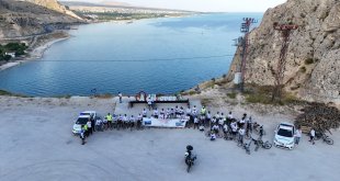 Bitlis'te yarınki festival öncesi Van Gölü çevresinde bisiklet turu düzenlendi