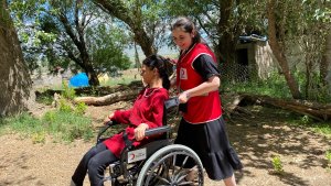 Türk Kızılaydan Ağrı'daki engellilere tekerlekli sandalye desteği