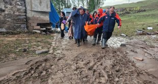 Erzurum'da tarım arazileri ve evlerin zarar gördüğü selde 4 kişi yaralandı