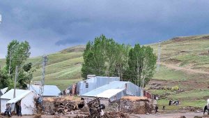 Erzurum'da sağanak yağış sele neden oldu