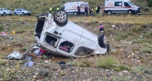 Erzincan'da hafif ticari aracın devrilmesi sonucu 5 kişi yaralandı