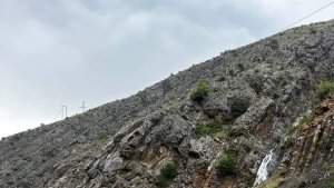 Erzurum'da sel nedeniyle yol çöktü