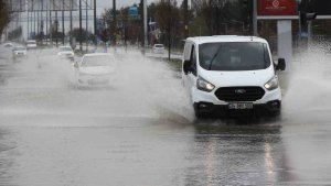Erzincan'da sağanak yağış etkili oldu