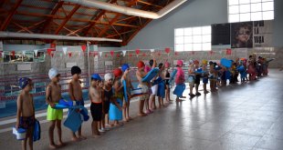 Bitlis'te öğrenciler için yüzme kursu açıldı