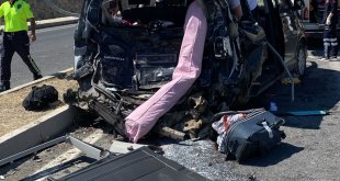 Malatya'da kamyonun çarptığı minibüsteki 5 kişi yaralandı