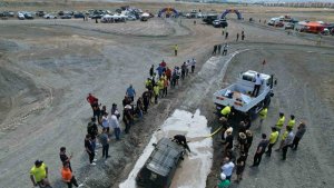Erzincan'da off-road yarışmasında pilotlar çamura saplandı