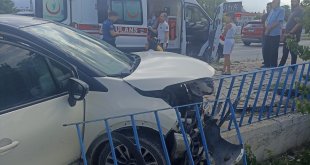Erzincan'da otomobil ile hafif ticari araç çarpıştı, 7 kişi yaralandı