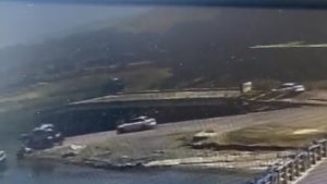 Elazığ'da otomobilin baraja düştüğü anlar kamerada