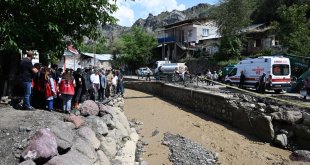 Erzurum Valisi Mustafa Çiftçi, selden etkilenen mahallelerdeki incelemelerini sürdürdü
