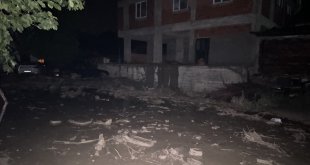 Erzurum'un Oltu ilçesinde meydana gelen sel hasara yol açtı