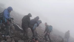 Ağrı Dağı'nda kaybolan 2 dağcıyı arama çalışmaları sürüyor