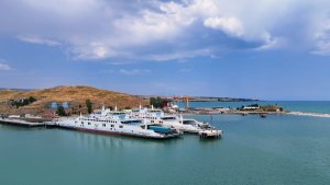 Bitlis'teki ikiz feribotlar Van Gölünde yük taşımacılığında büyük rol oynuyor