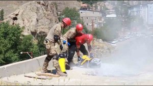 Hakkari'de 599 jandarma personeline deprem eğitimi