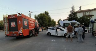 Malatya'da iki otomobilin çarpışması sonucu 5 kişi yaralandı