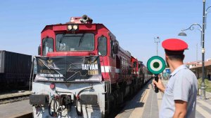 Turistik Tatvan treni Elazığ'da