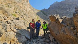 Hakkari'de intiharlara dikkat çekmek için Sümbül Dağı'na tırmandılar