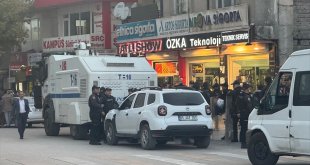 Van'da iki grup arasında taşlı sopalı kavgaya polis ekipleri müdahale etti