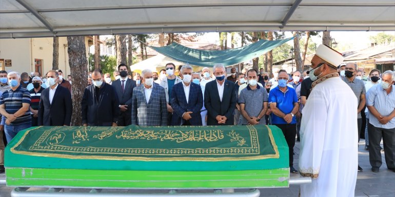 Eski İzmir Valisi Mustafa Toprak'ın vefat eden babası, memleketi Erzincan'da toprağa verildi