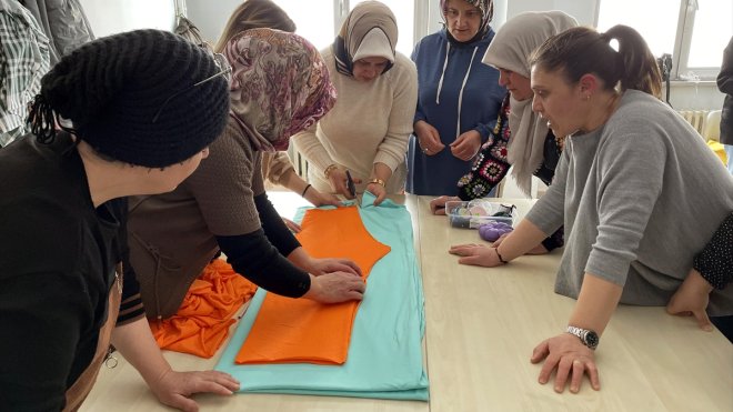 Ardahan'da gönüllü kadınlar depremzedeler için seferber oldu