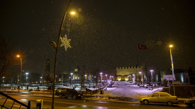 Erzurum'da kar etkili oluyor