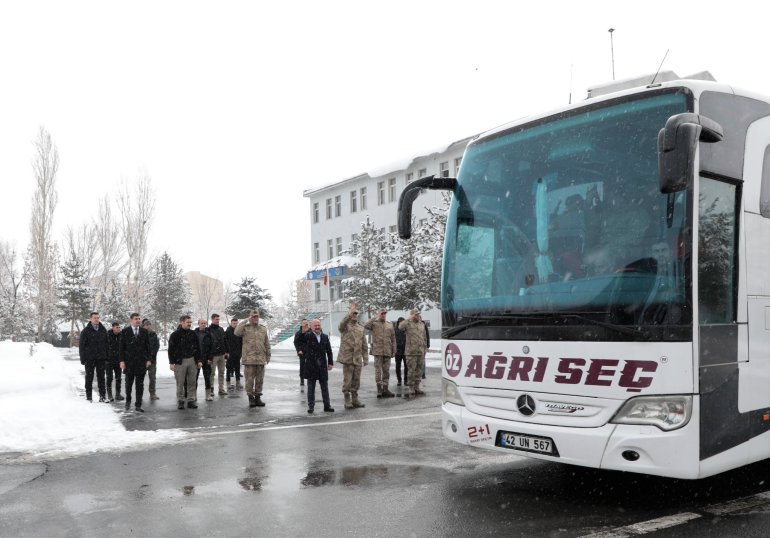 Jandarmadan deprem bölgesine personel desteği4