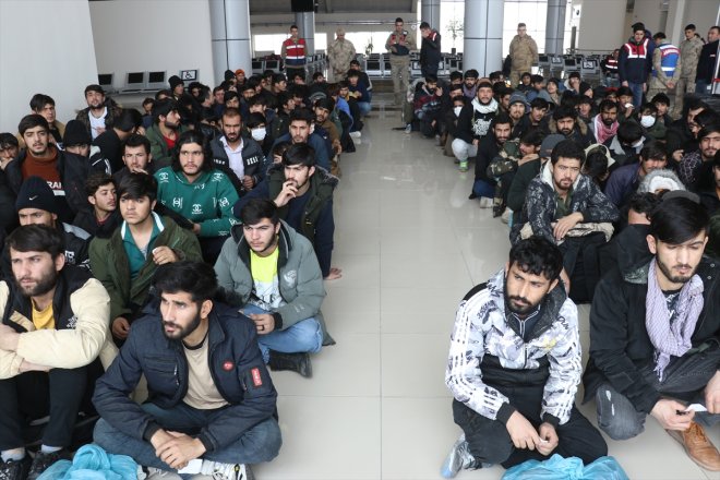 136 göçmen düzensiz AĞRI - ülkelerine gönderildi 3