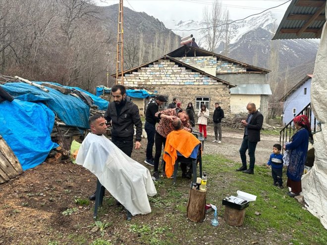 çocukları kuaför ve köydeki HAKKARİ etti - tıraş Şemdinli