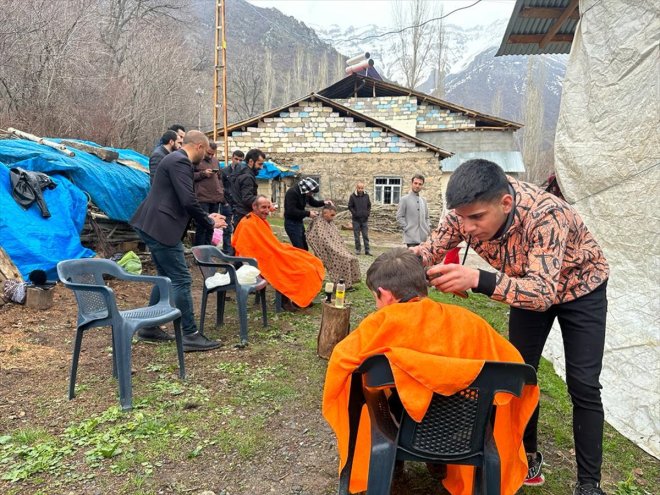 kuaför etti engelli, köydeki adayları tıraş ve çocukları yaşlı - HAKKARİ Şemdinli