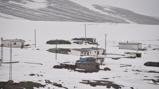 Kars ve Ardahan'da kar ile soğuk hava etkili oluyor