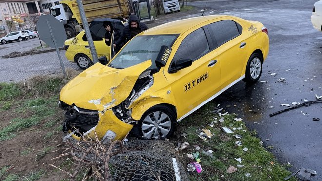 Bingöl'deki trafik kazasında 5 kişi yaralandı