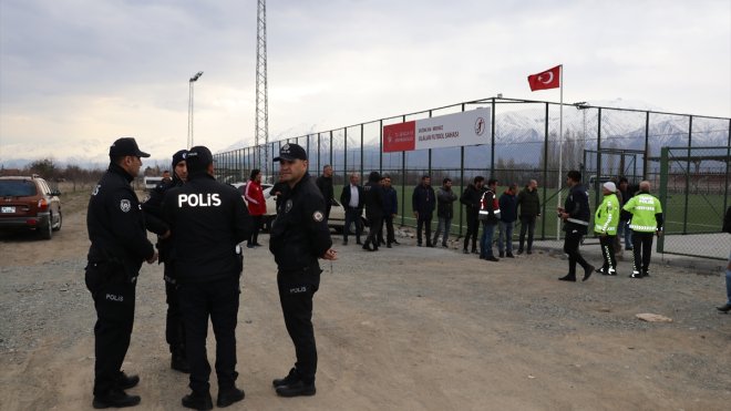 Erzincan'da amatör maç sırasında tribünde arbede yaşandı, 5 kişi gözaltına alındı