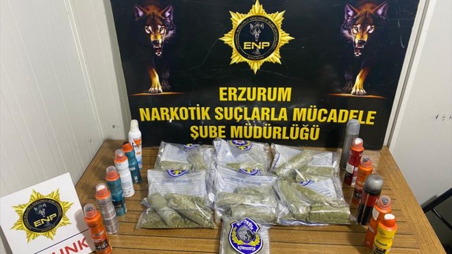 Erzurum'da saç sprey tüplerine gizlenmiş 5 kilo 4 gram uyuşturucu ele geçirildi