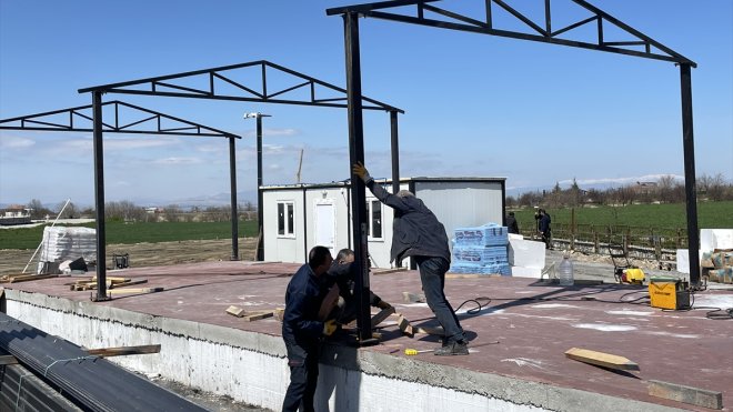 Malatya'da afetzede esnafa depreme dayanıklı iş yerleri kuruluyor