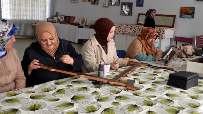 Muşlu kadınlar ADEM kurslarında meslek öğreniyor