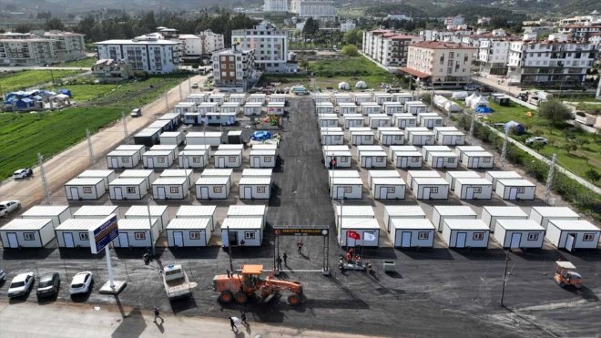 Yakutiye Belediyesinin konteyner evleri Hatay'da depremzedelere teslim edilmeye başlandı