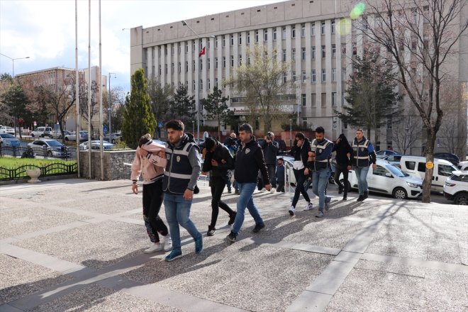 alındı daha gözaltına - Yaşanan şüpheli 9 ERZURUM ilgili gerginlikle 4