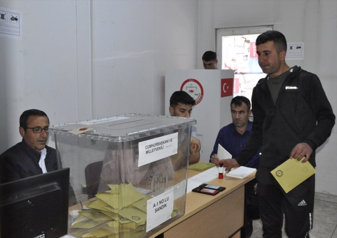 Gümrük HAKKARİ Üzümlü Sınır verme sürüyor - oy Kapısı