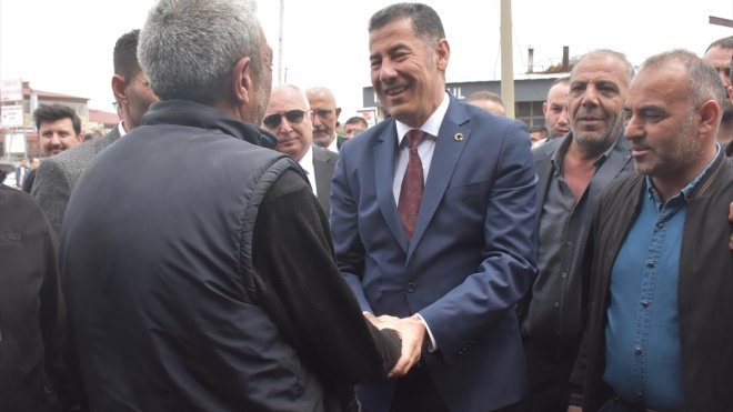 Cumhurbaşkanı adayı Sinan Oğan, Kars'ta esnafı ziyaret etti