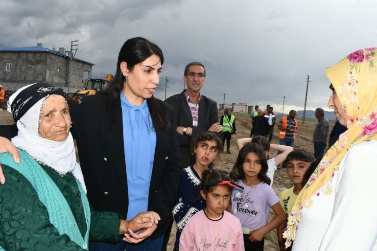 Doğubayazıt Belediyesi mahallelerinin sorunlarına çözüm oluyor1