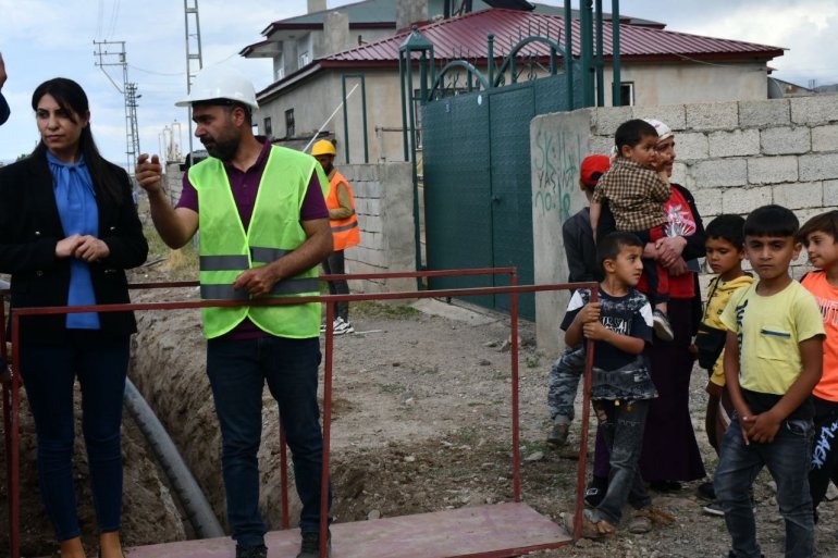 Doğubayazıt Belediyesi mahallelerinin sorunlarına çözüm oluyor2