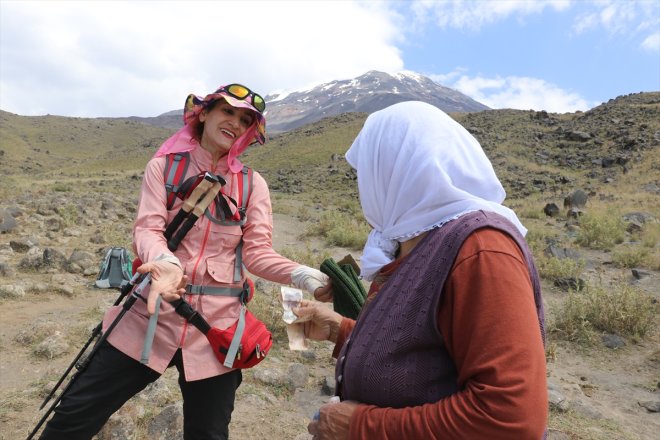 gelen sağlıyor AĞRI Dağı