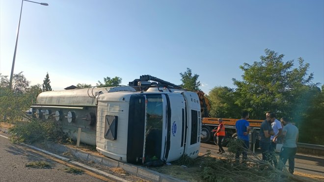 Bingöl'de iki tankerin çarpıştığı kazada 2 kişi yaralandı