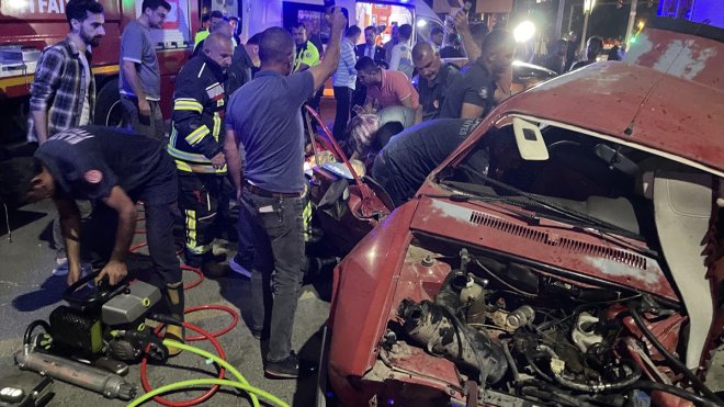 Elazığ'da çarpışan iki otomobildeki 6 kişi yaralandı