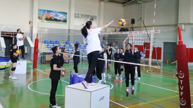 Van Büyükşehir Belediyespor Kadın Voleybol Takımı sezon hazırlıklarına başladı