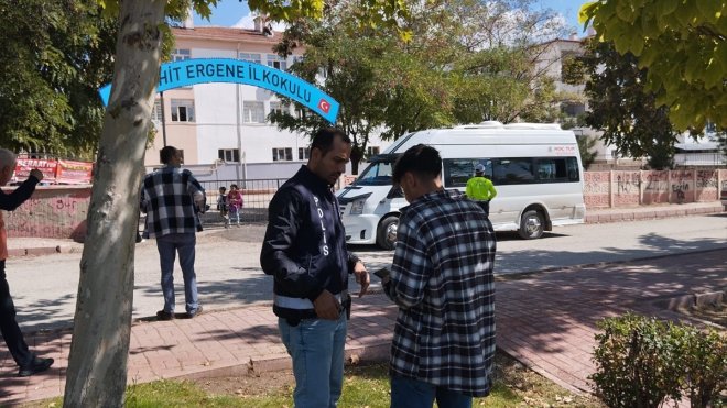 Elazığ polis okul önlerinde denetim yaptı