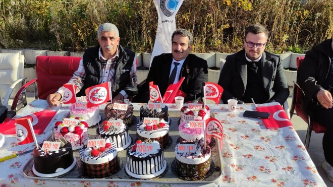 Erzurum'da Türkiye Sakatlar Derneğince "Cumhuriyet pastası" kesildi